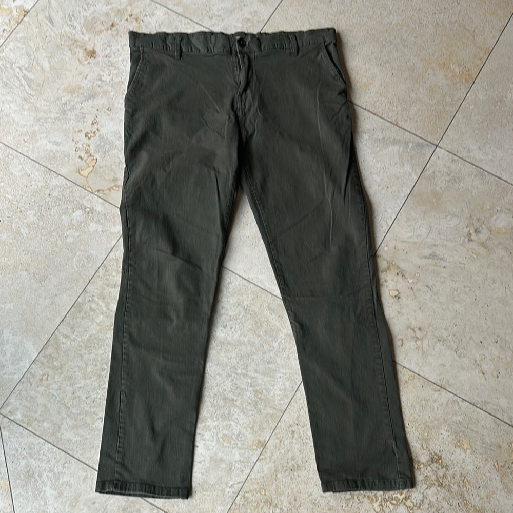 Kenneth Cole Green Chinos for Everyday Style